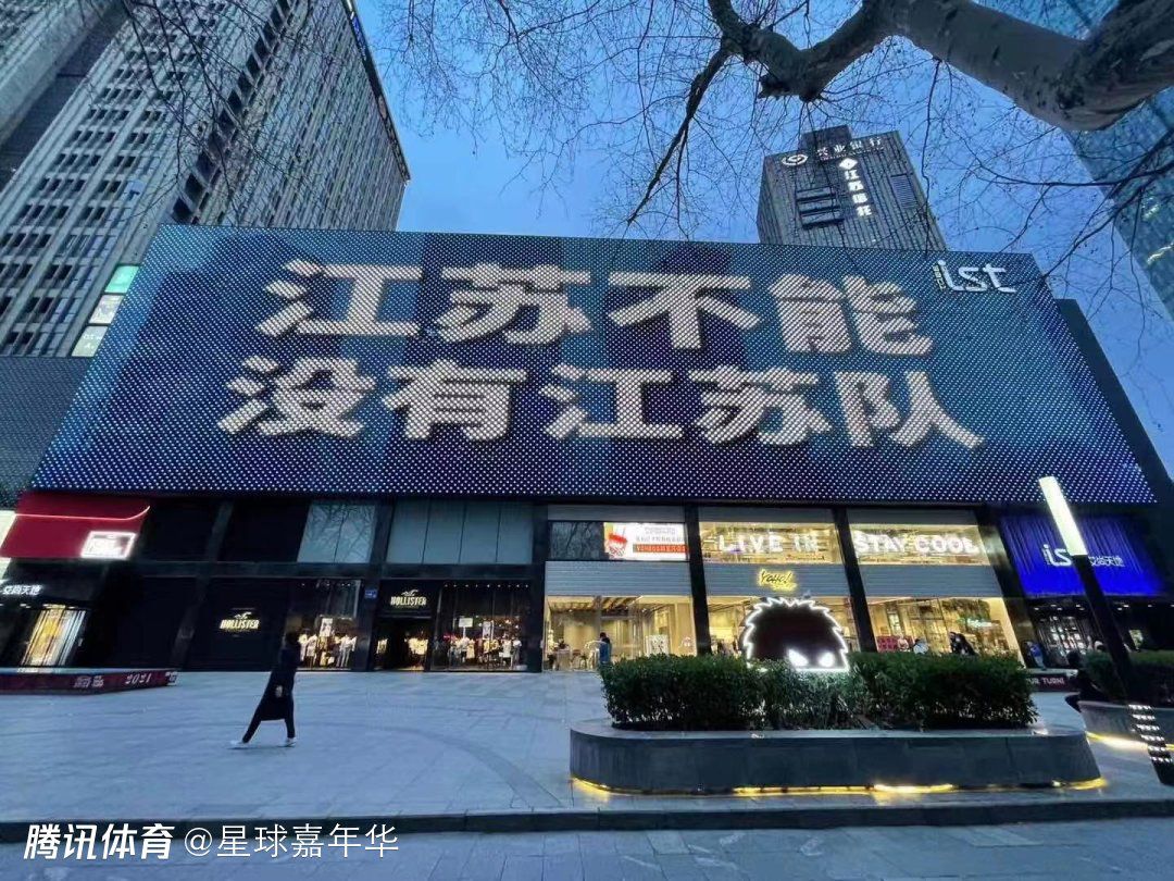 费建中眼见霍远征出价，心中顿时咯噔一声：原以为他就是来探探虚实，没想到他竟然真的出价了。